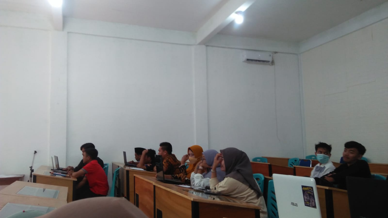 Mahasiswa PTI UNUHA Gelar Workshop Desain: Membangun Kreativitas Generasi Pendidikan Mendatang