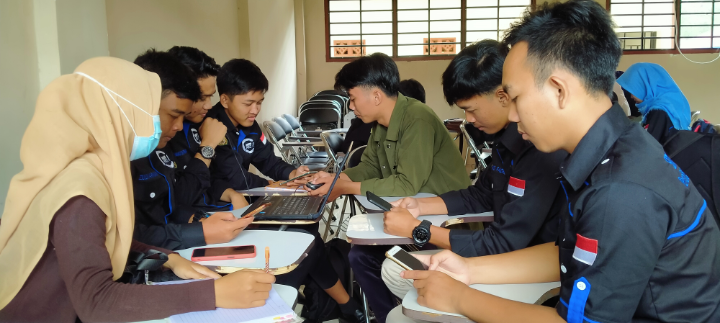 Persiapkan Talenta Digital, Mahasiswa PTI Membuat Jurnal Mahasiswa Berbasis Website Menggunakan Laravel